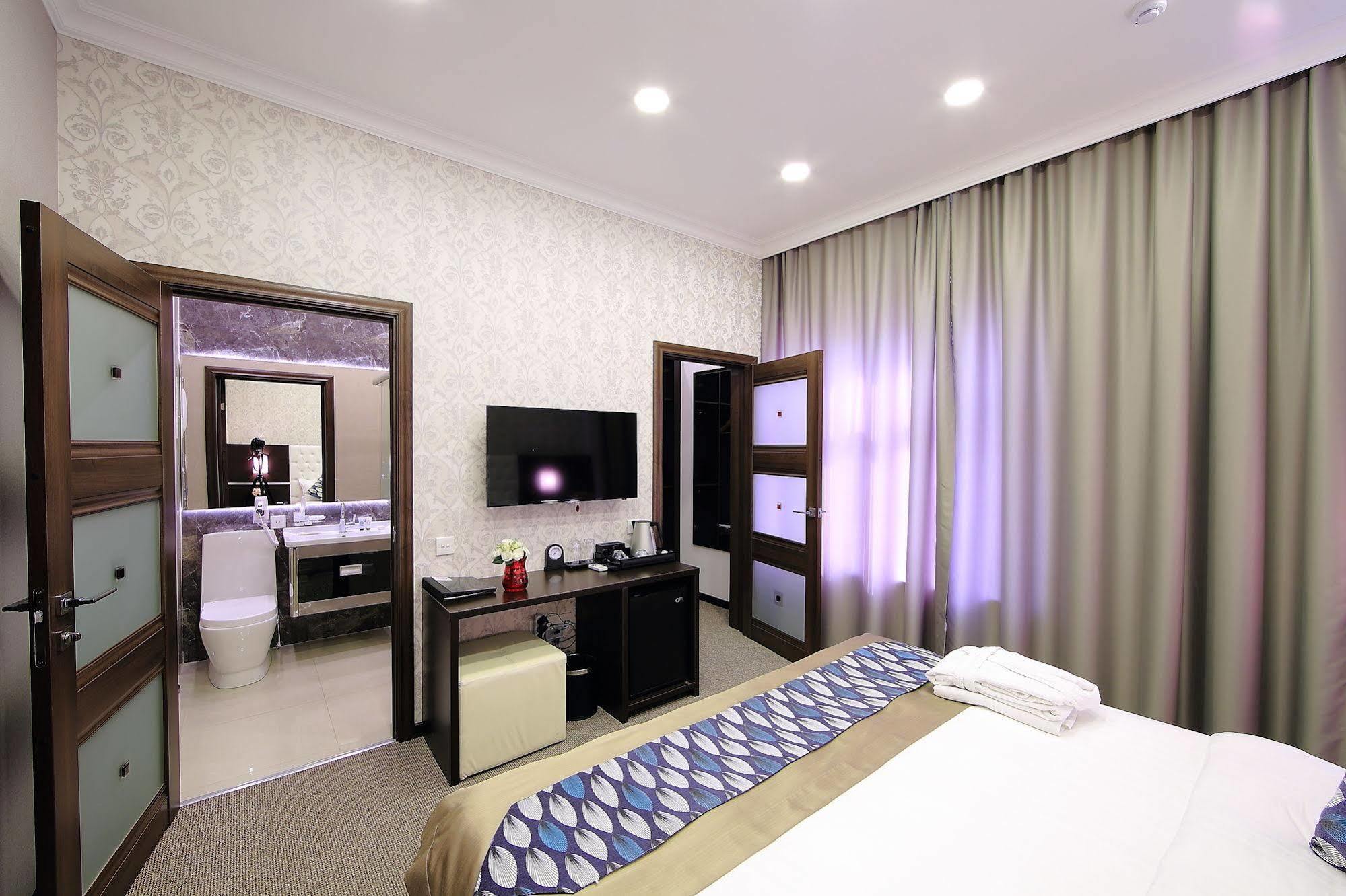 Premier Hotel Biszkek Zewnętrze zdjęcie