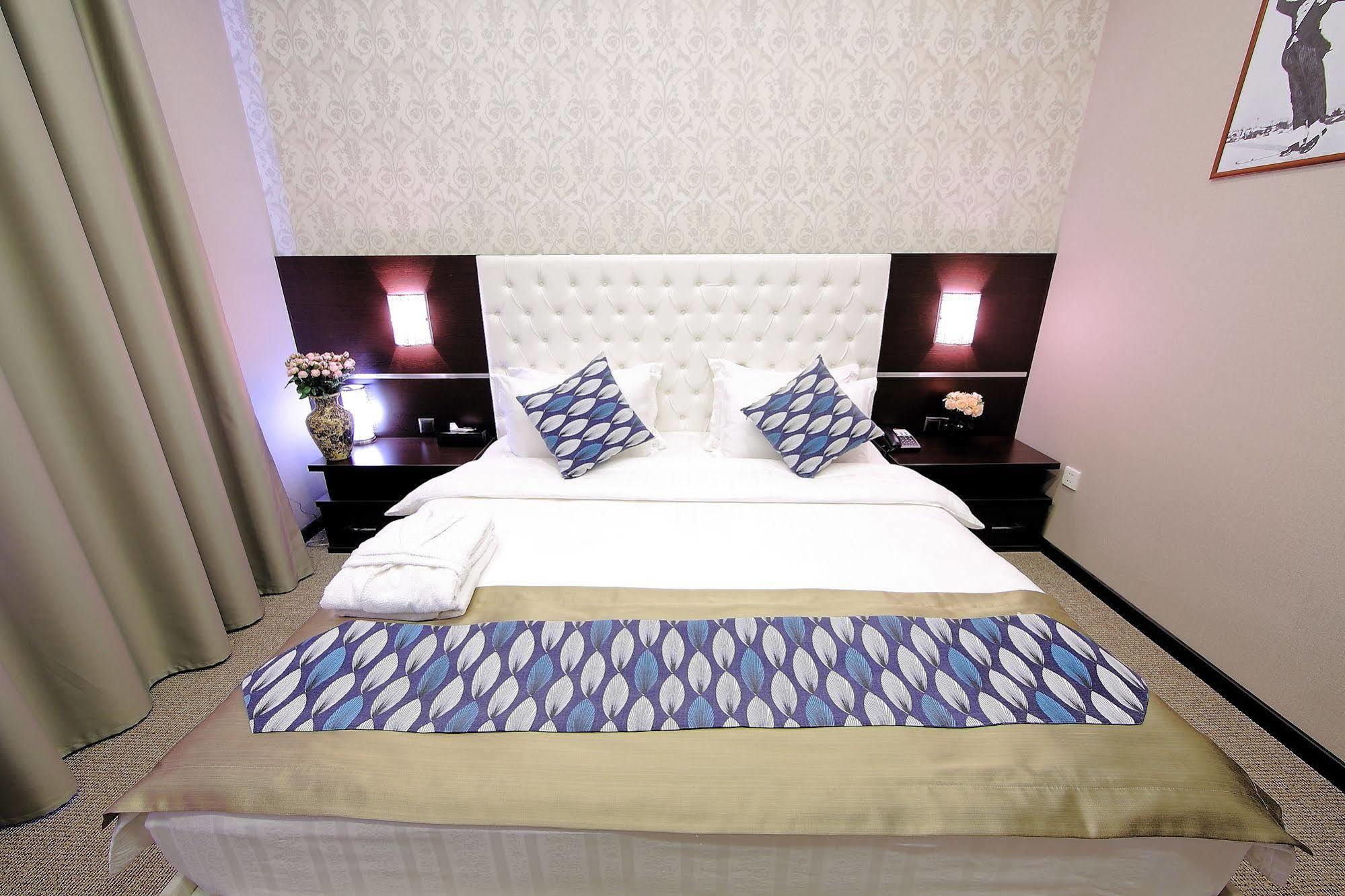 Premier Hotel Biszkek Zewnętrze zdjęcie
