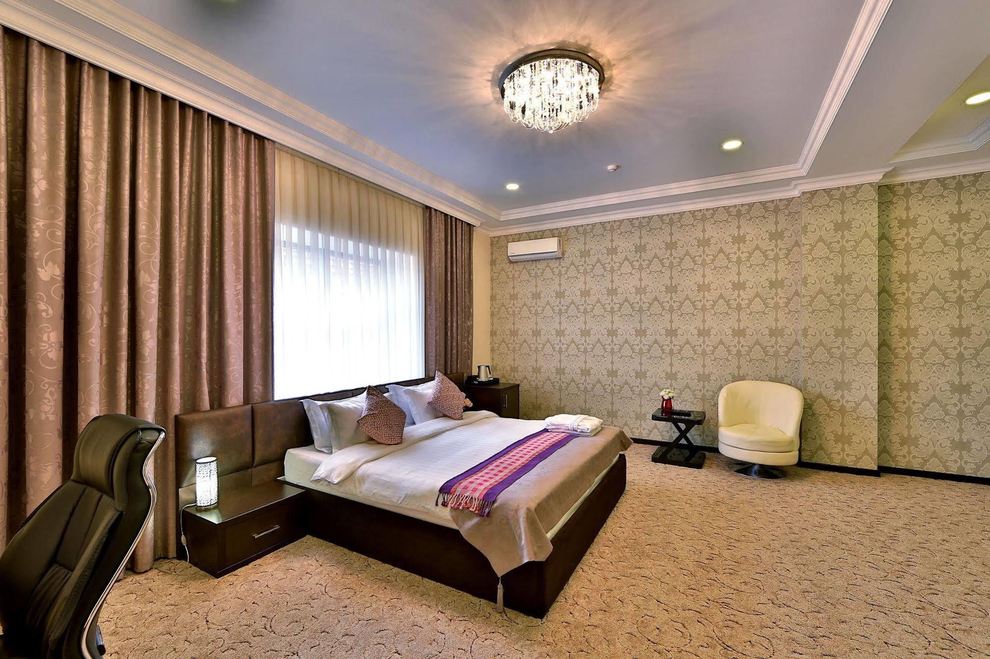 Premier Hotel Biszkek Zewnętrze zdjęcie